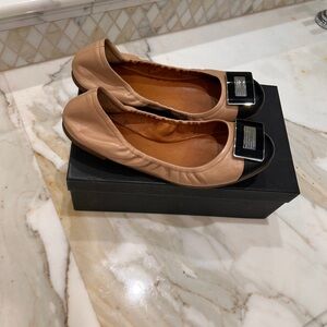 Marc Jacobs Tan Leather Flats with Black Accents